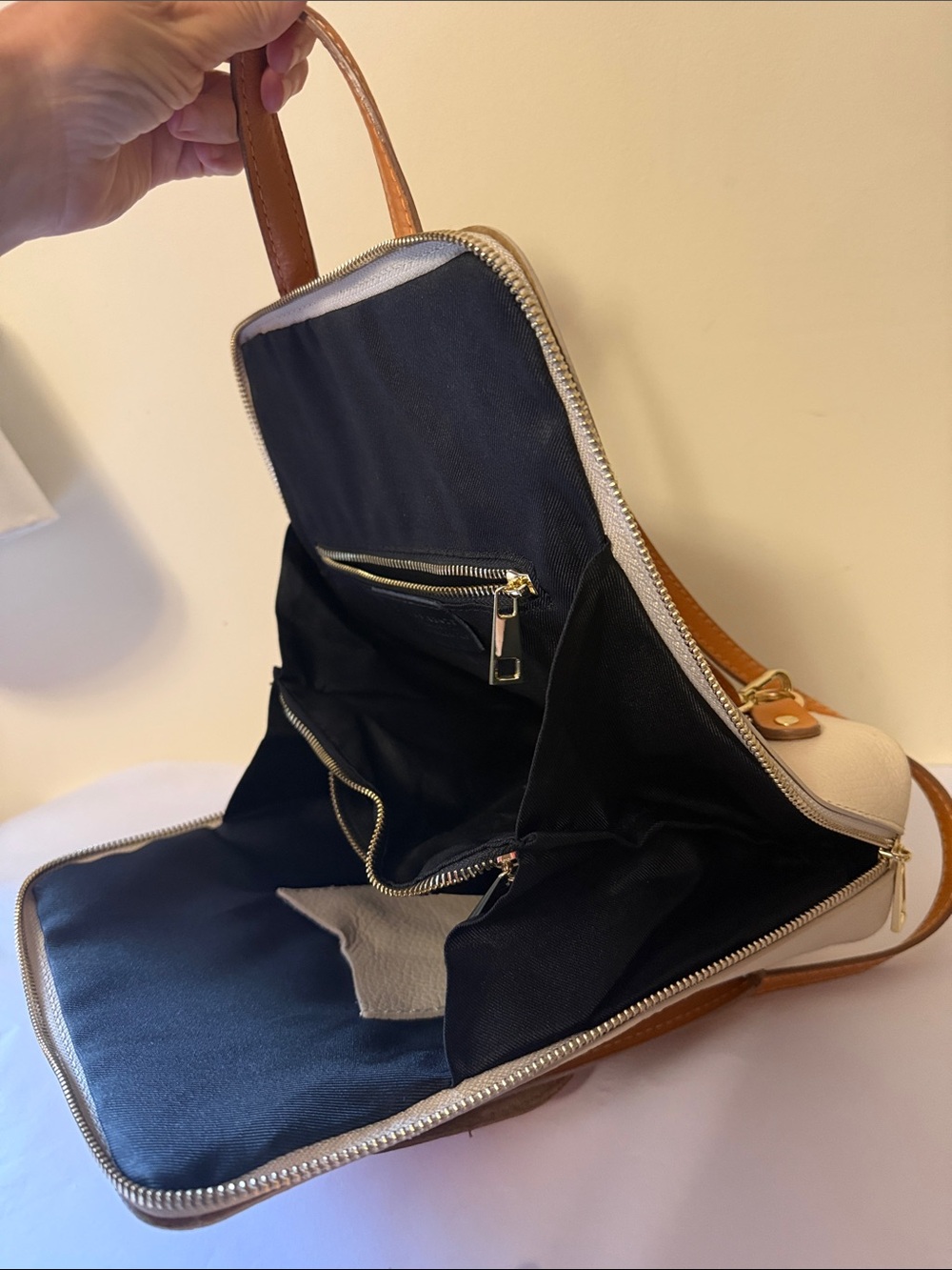 Leather Two-Tone Beige and Tan Women’s Backpack/Crossbody/Shoulder bag, new - Picture 7 of 10